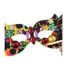 LOT 12 MASQUES A GRATTER