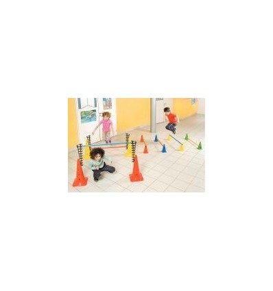 LOT 8 BALISES 23CM 12TROUS ASS