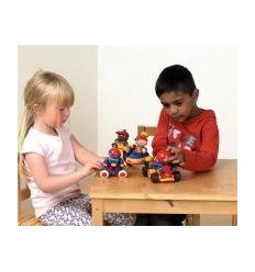 LOT 3 VEHICULES+4 PERSONNAGES